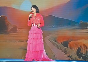 范怡文焦曼婷韩菲 高歌亲情融化全场